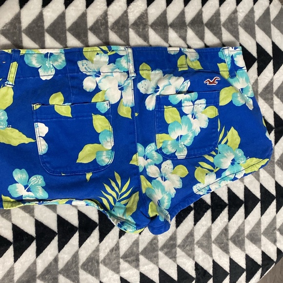 flower printed hollister shorts - Picture 3 of 3